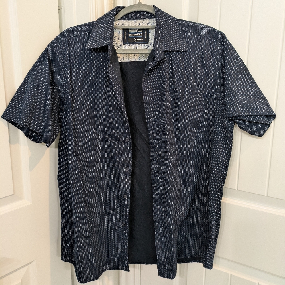 Men's Size Large Blue Collared Button Down Shirt